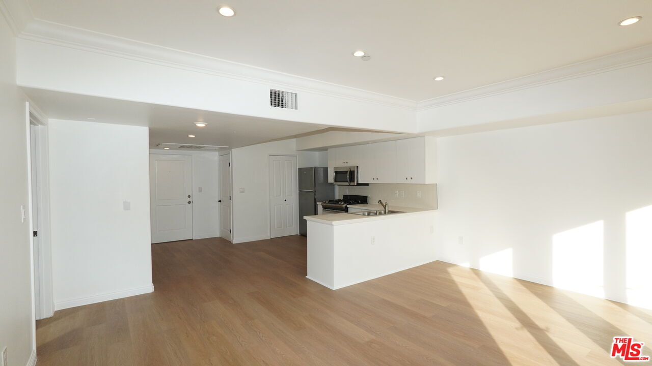Property Photo: 930 S Robertson Blvd CA 90035