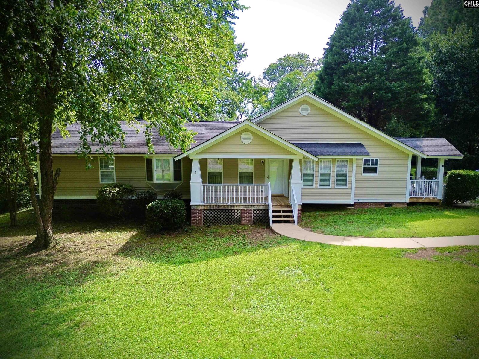 Property Photo:  511 Cherokee  SC 29072-8874 