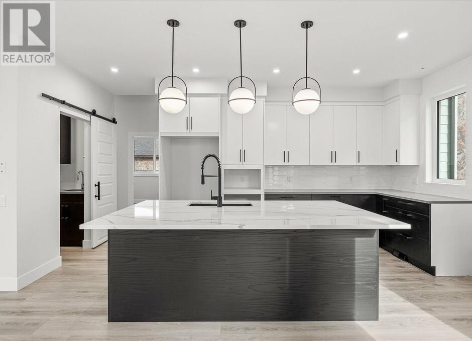 Property Photo: 1221 Lone Pine Drive BC V1P 0A5