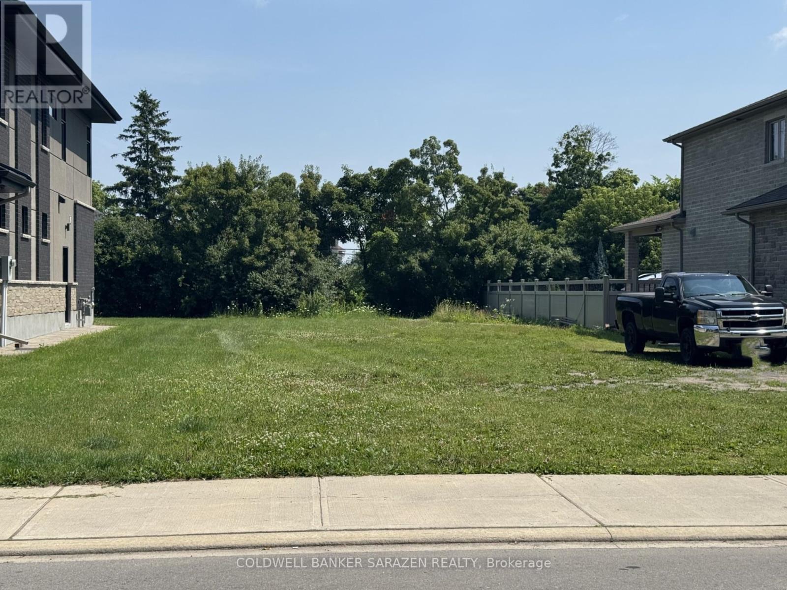 Property Photo:  1531 Claymor Avenue  ON K2C 1T2 