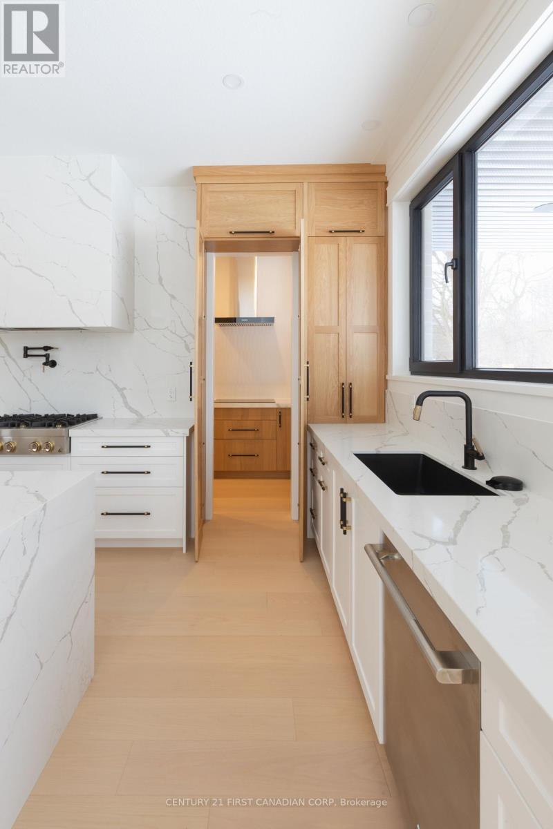 Photo de la propriété:  3108 Gillespie Trail  ON N6P 0L4 