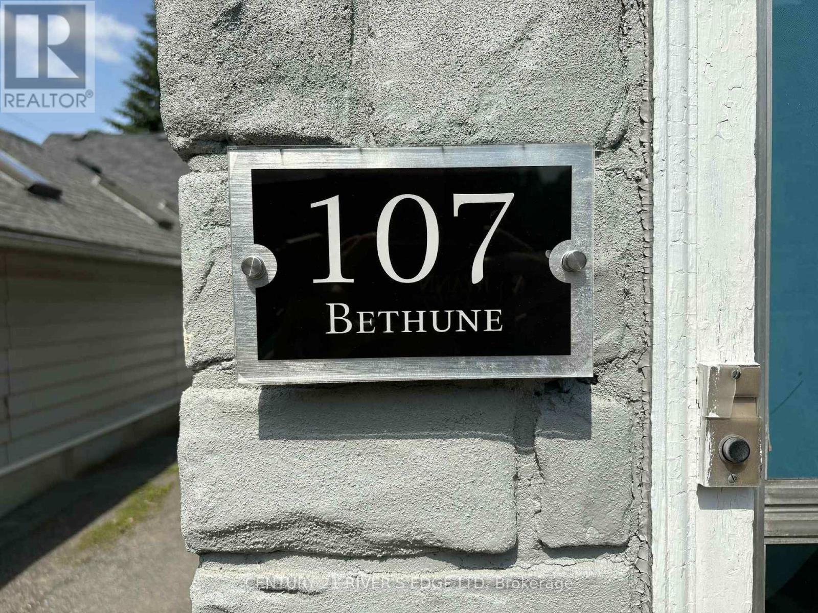 Property Photo: 107 Bethune Street ON K6V 2E5