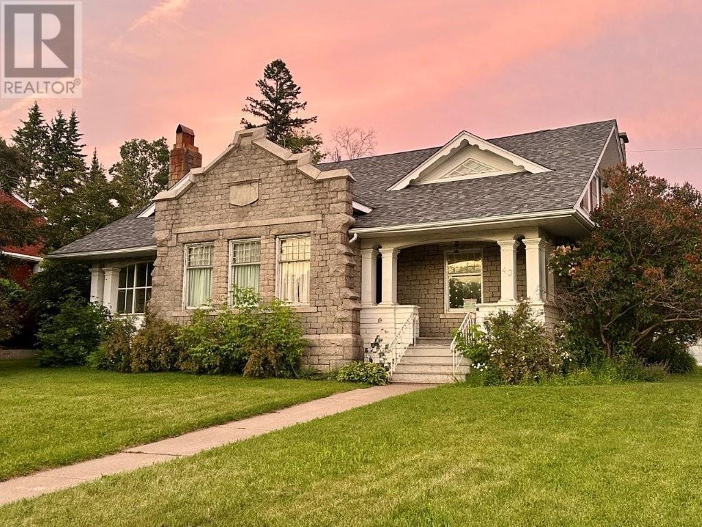 43 Summit Ave  Thunder Bay ON P7B 3N7 photo