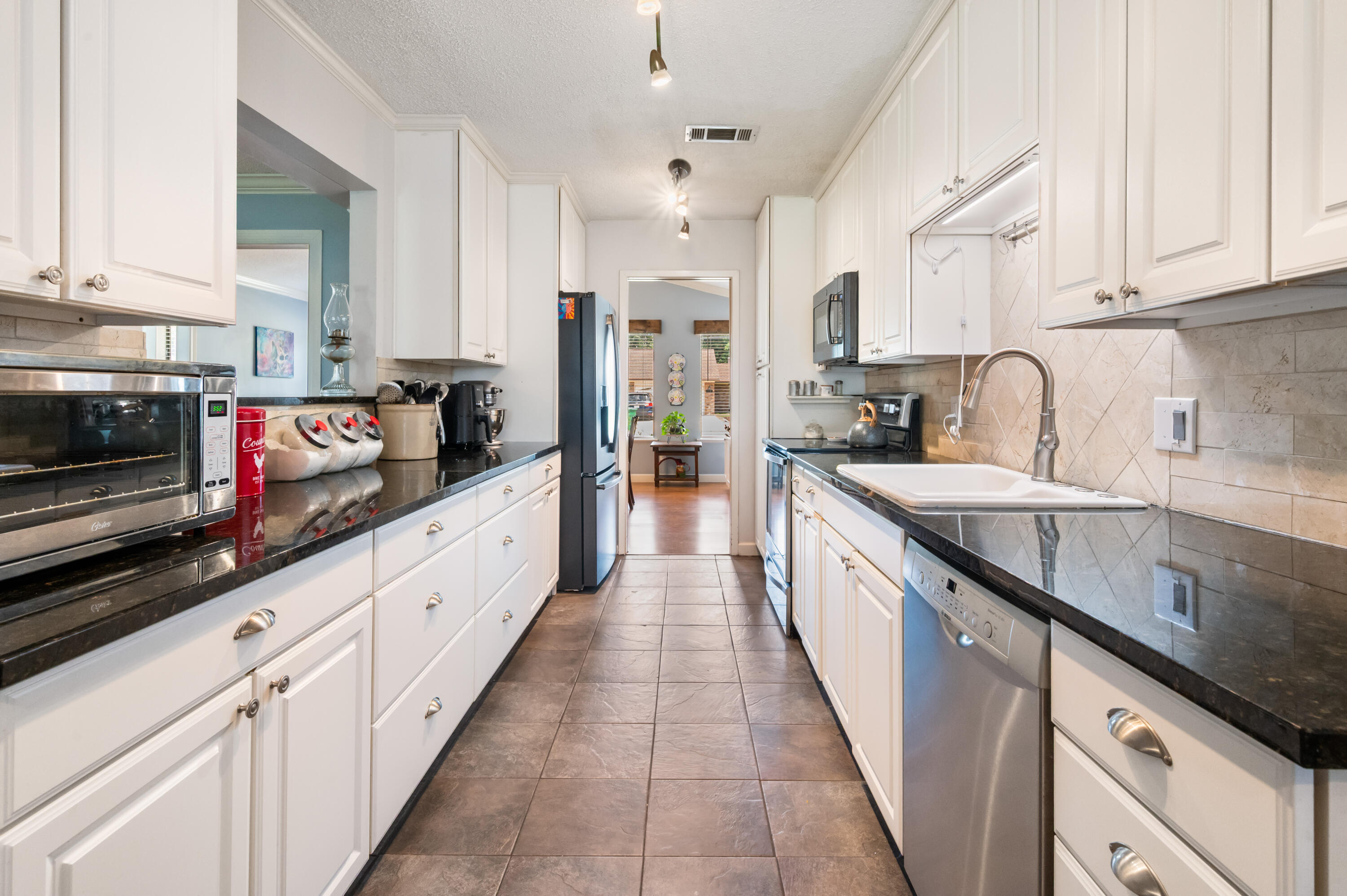 Property Photo: 1016 Darlington Oak Drive FL 32578