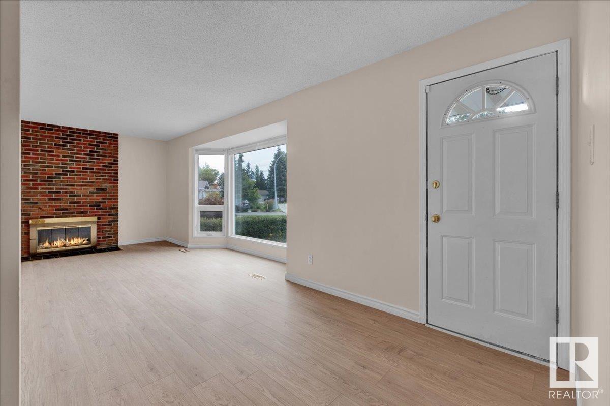 Property Photo:  223 Graham Place  AB T8A 3N8 