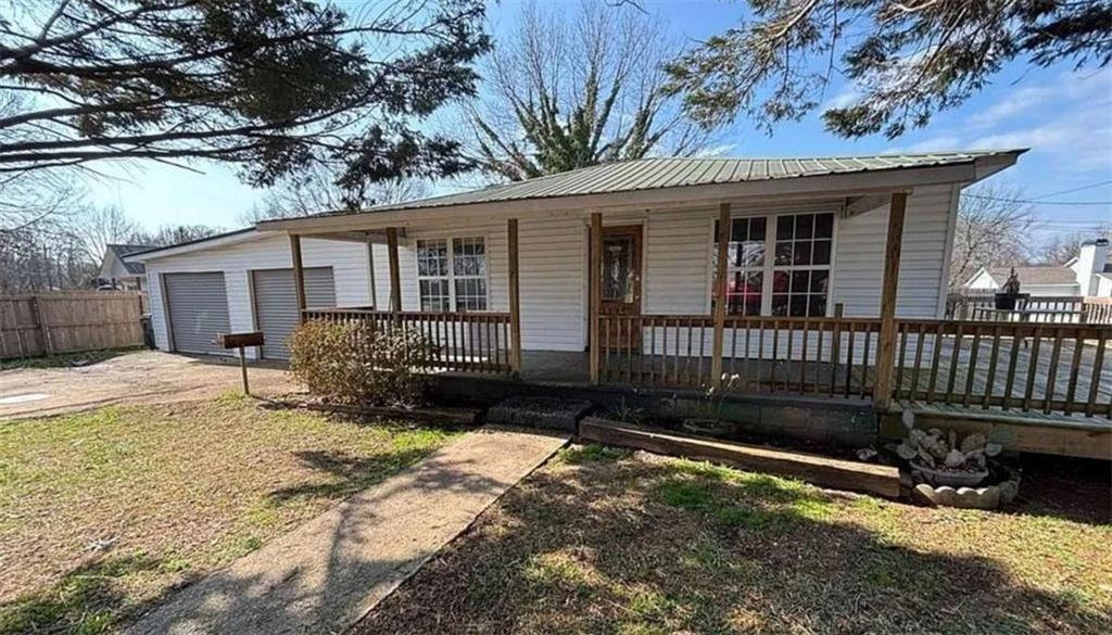 Property Photo: 6205 Helen Street GA 30554