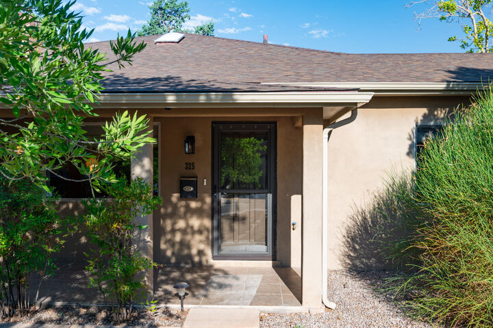 Property Photo:  325 Sierra Place NE  NM 87108 
