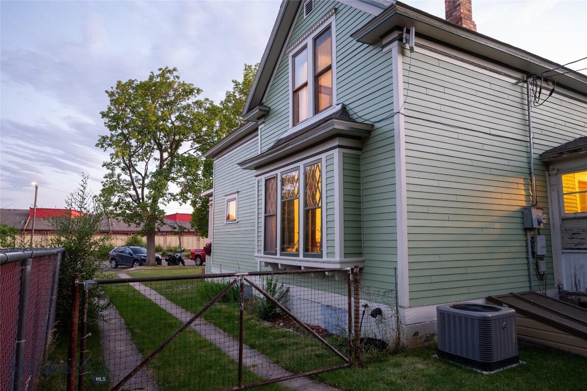 Property Photo: 716 & 716 1/2 W Pine Street MT 59802