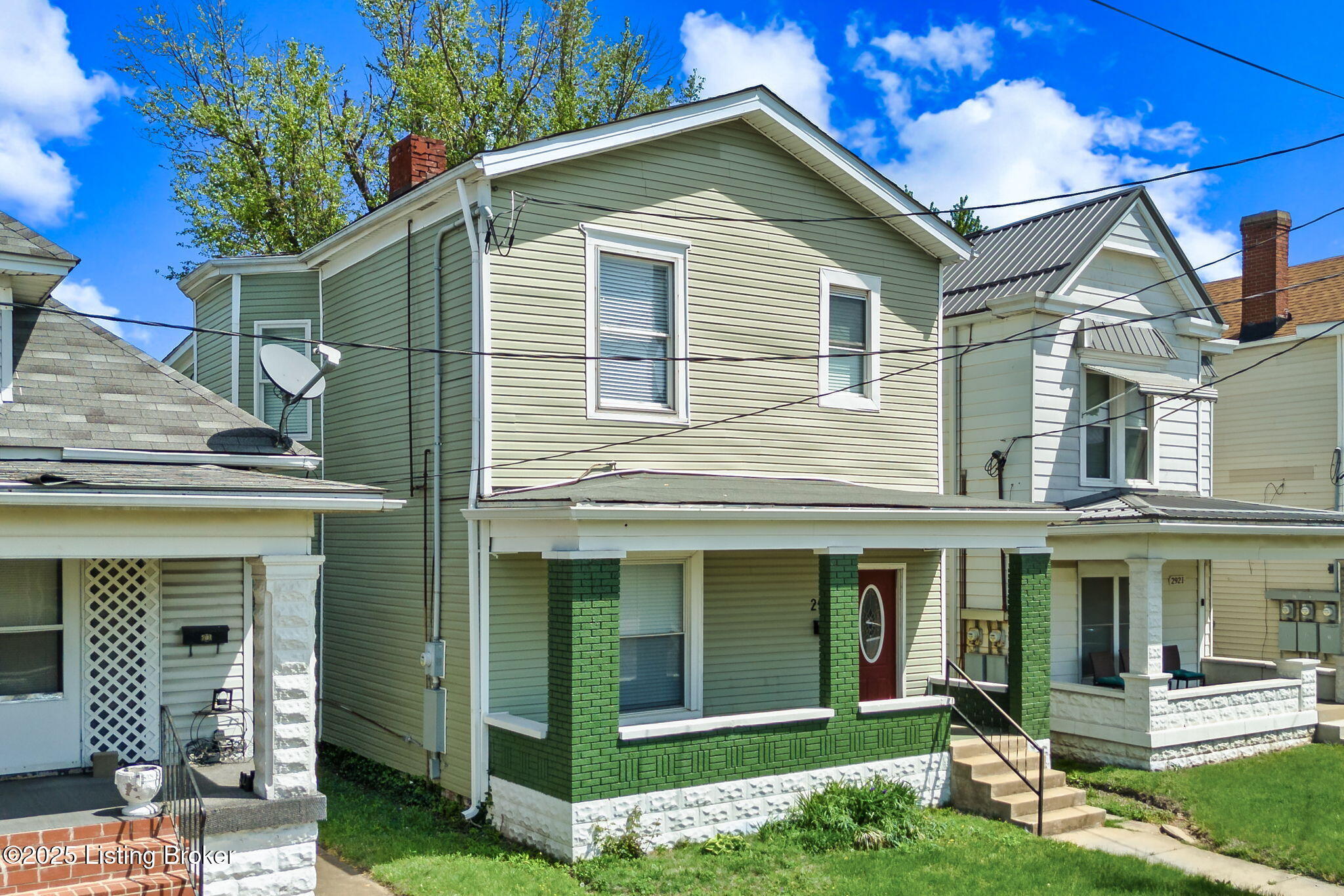 Property Photo: 2923 W Market St KY 40212