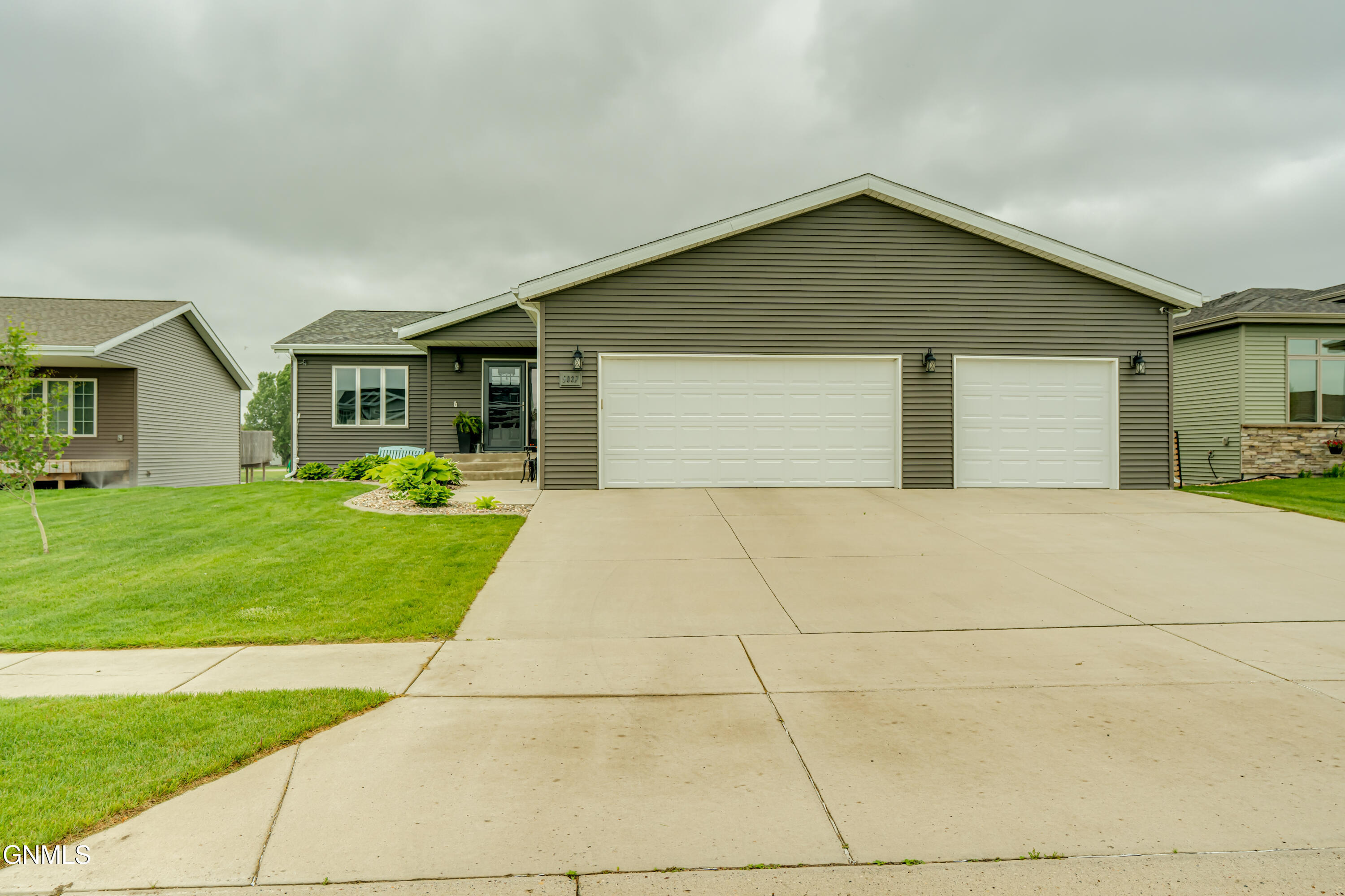 Property Photo: 5037 Hitchcock Drive ND 58503