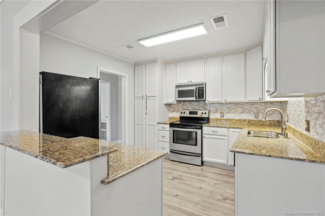 Property Photo: 2107 Lake Street LA 70601