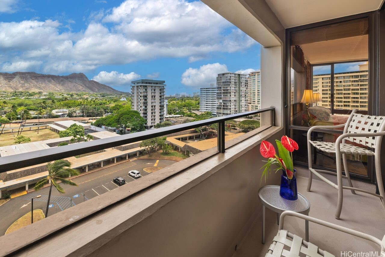Property Photo:  229 Paoakalani Avenue 1014  HI 96815 