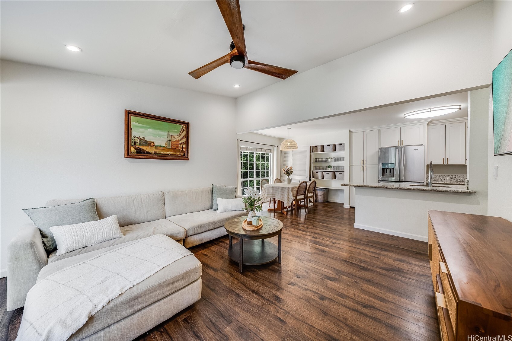 585 Mananai Place 26U  Honolulu HI 96818 photo