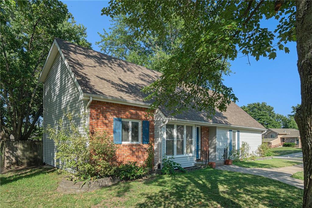 Property Photo:  212 S Montclaire Drive  KS 66061 
