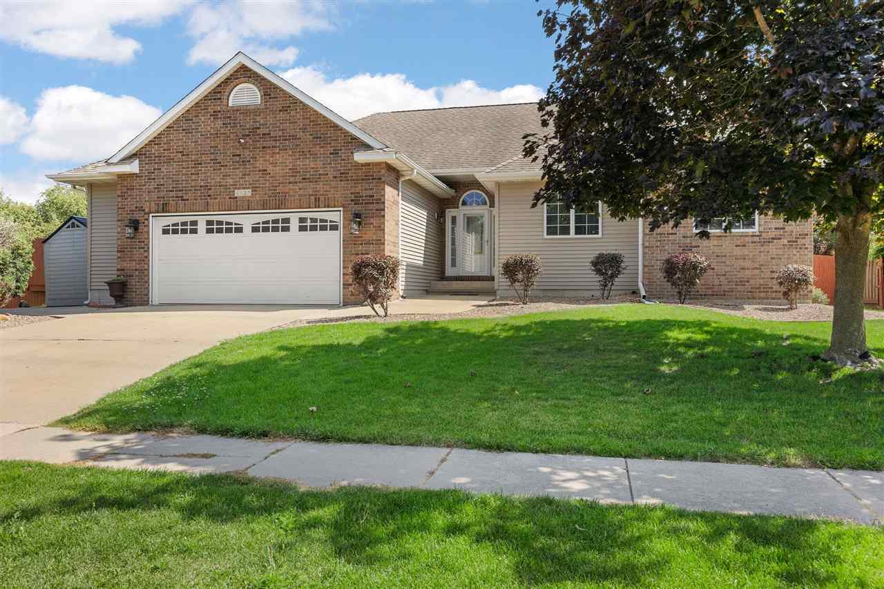 Property Photo: 1125 Saint Andrews Dr IA 52317