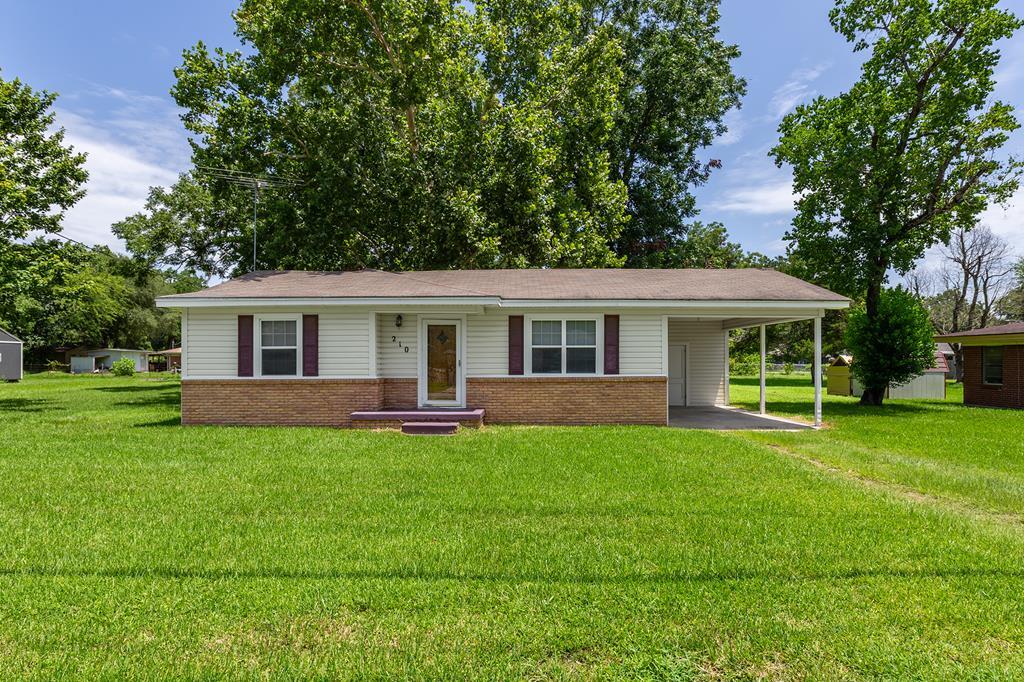 Property Photo: 210 West Walnut Street TX 75949