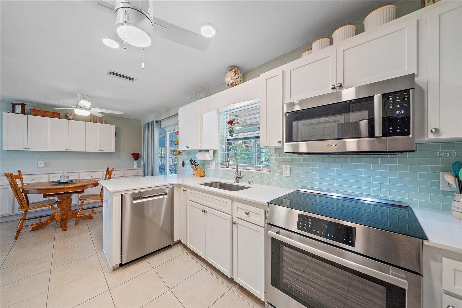Property Photo: 10341 Greenway Avenue FL 34224