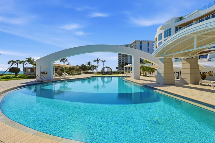Property Photo: 2251 Gulf Of Mexico Drive 301 FL 34228