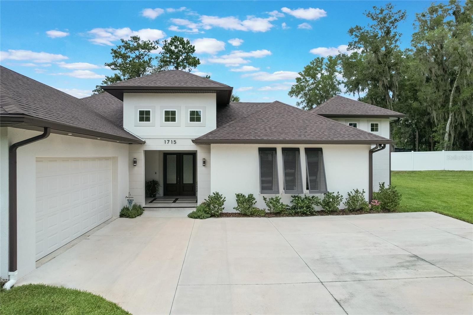 Property Photo: 1715 SW 27 Th Place FL 34471