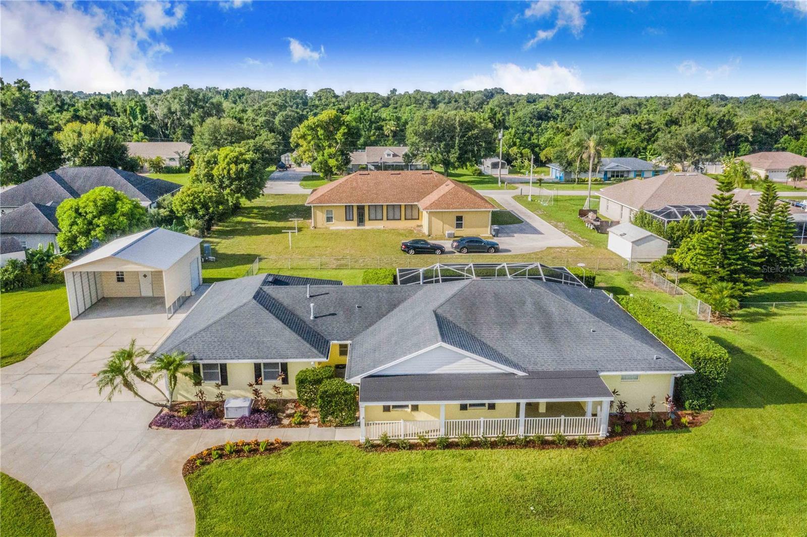 Property Photo: 414 Starr Ridge Loop FL 33898