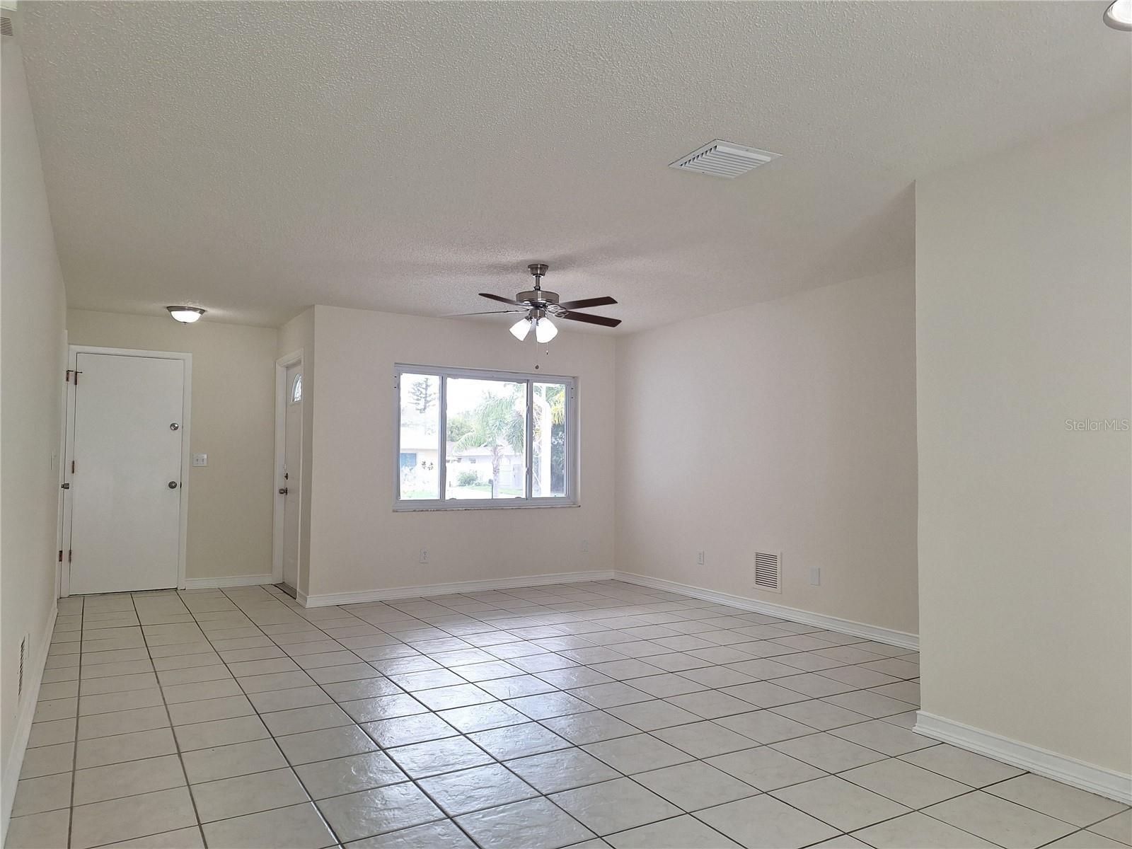 Property Photo:  1611 Cromwell Drive  FL 34689 