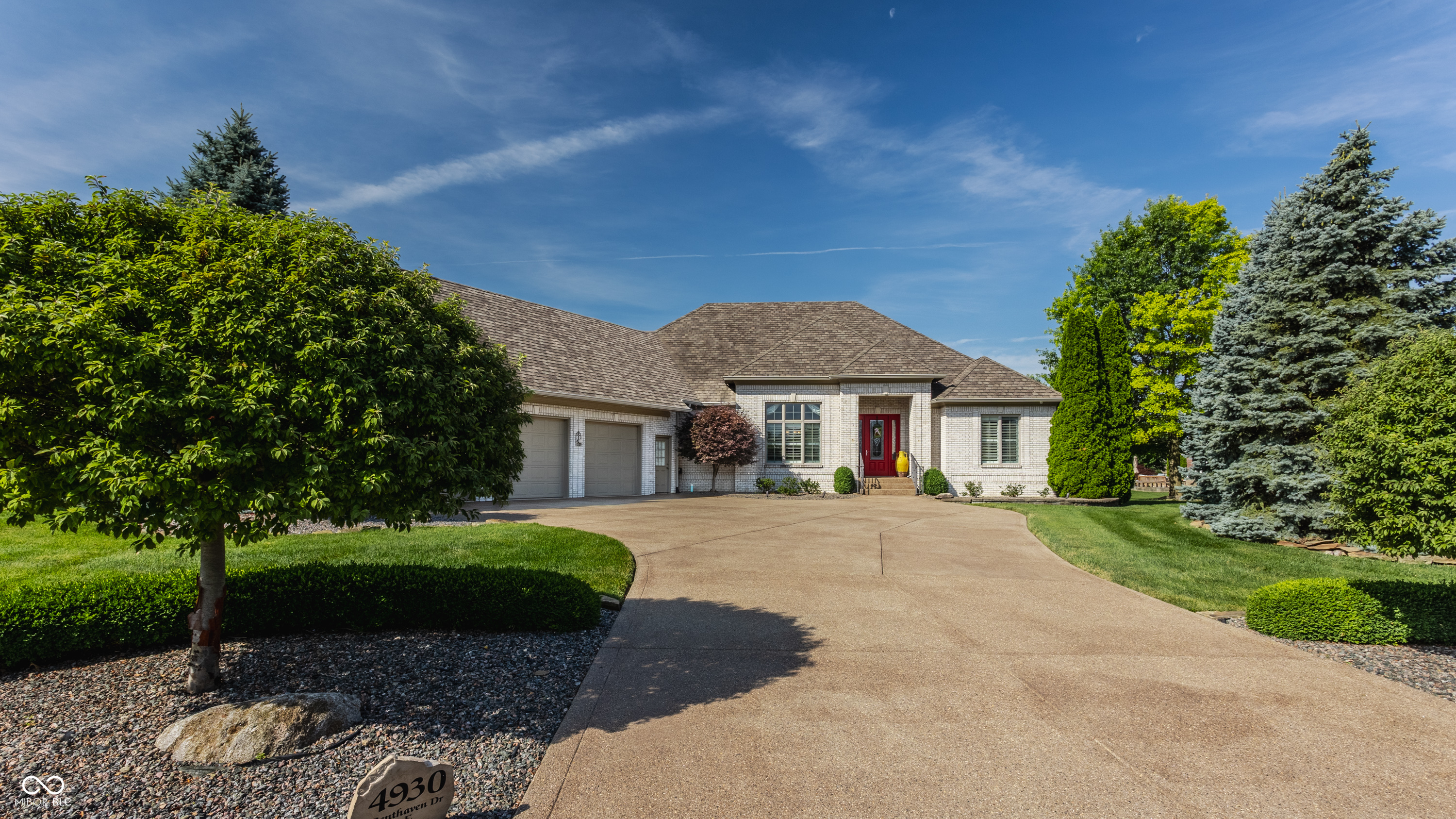 Property Photo: 4930 Benthaven Drive E IN 46106