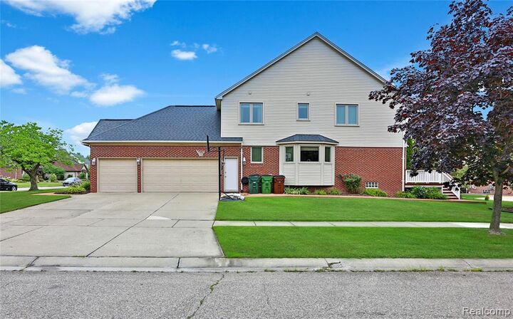 Property Photo:  55206 Leonard Court  MI 48316 5319