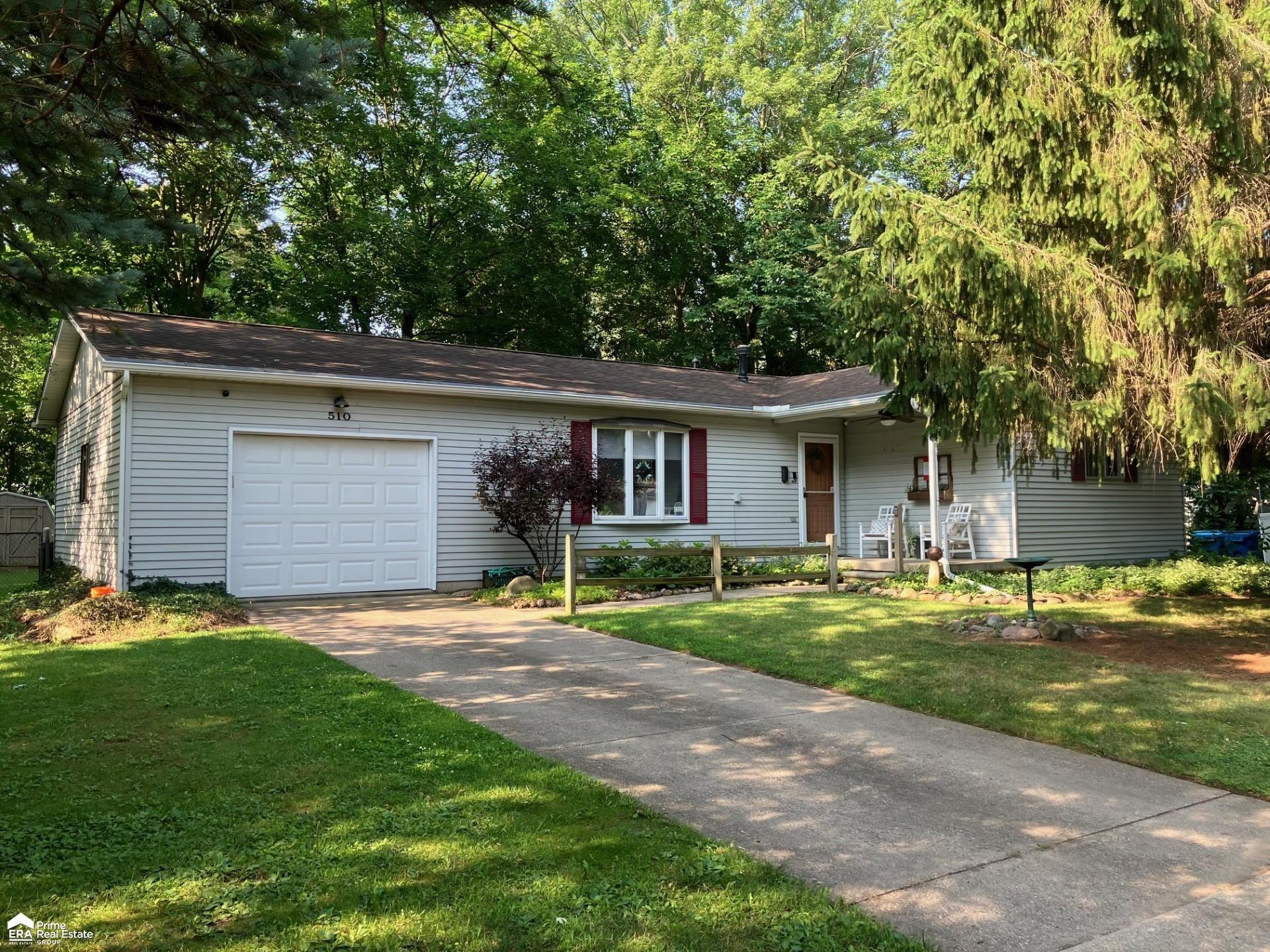 Property Photo: 510 Hickory St Street MI 48451