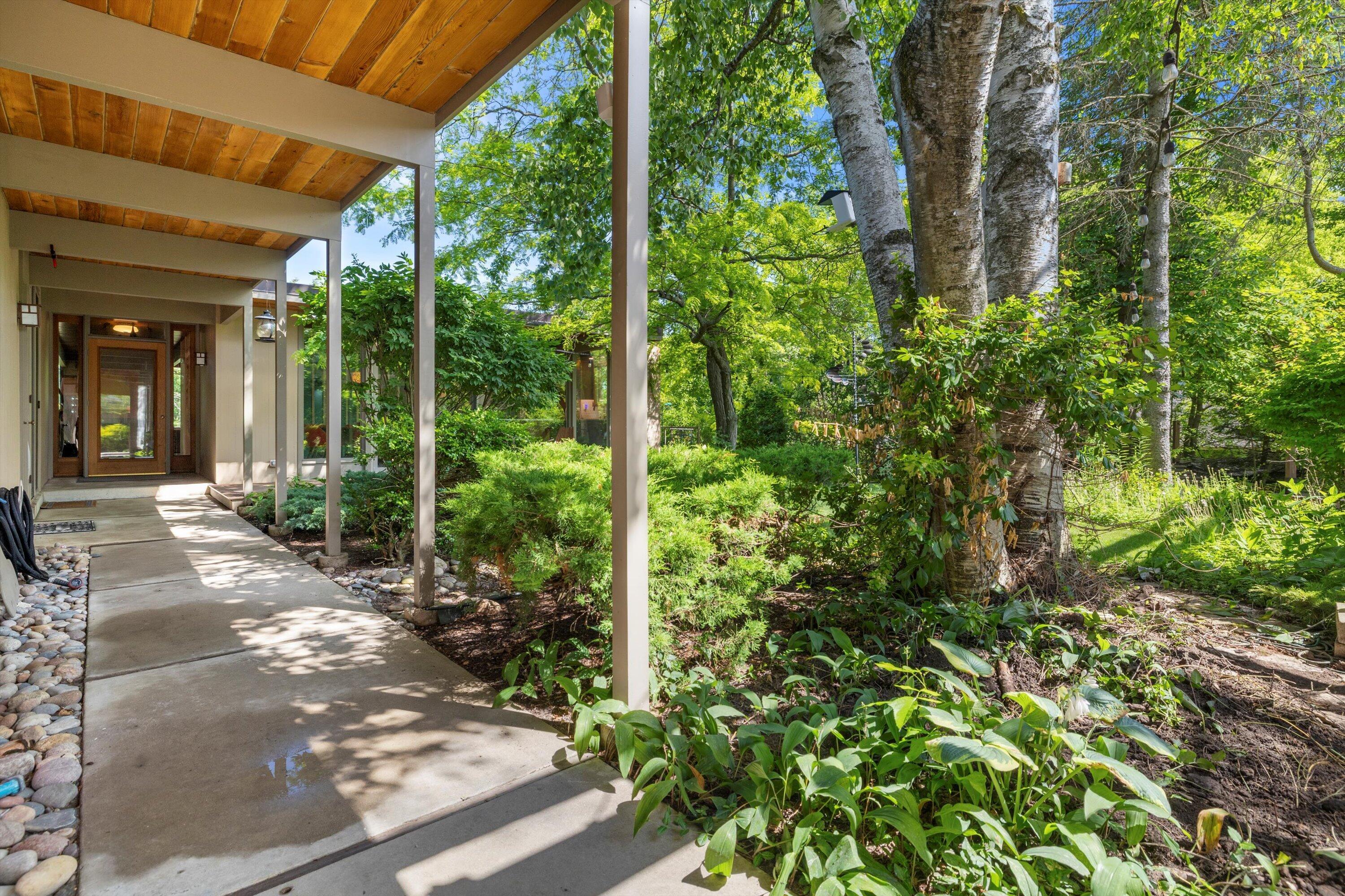 Property Photo: 3637 Hennepin Pl WI 53402