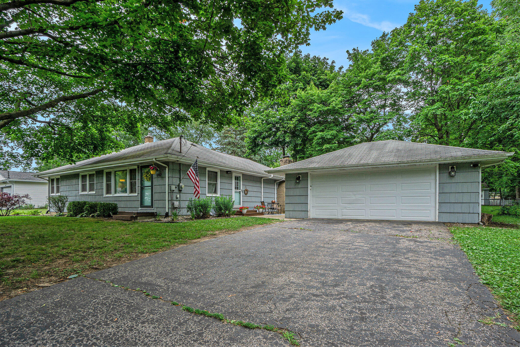 Property Photo:  1702 Harvey Avenue  MI 49006 