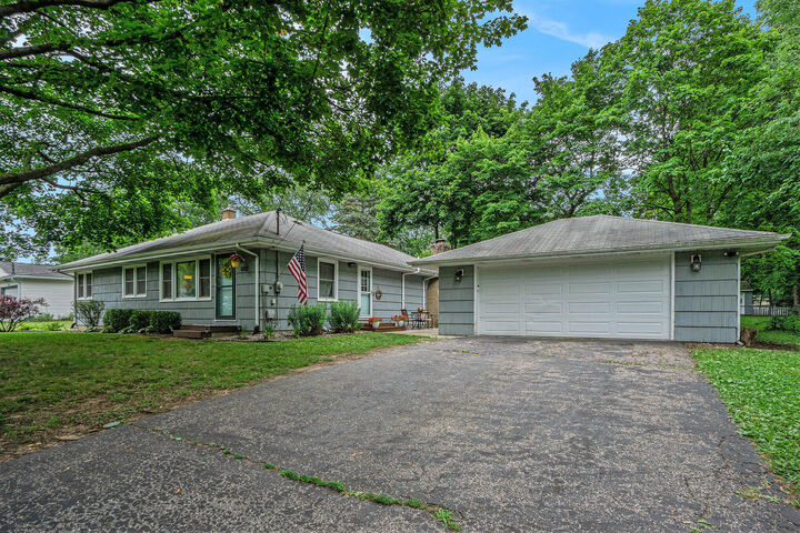 Property Photo:  1702 Harvey Avenue  MI 49006 