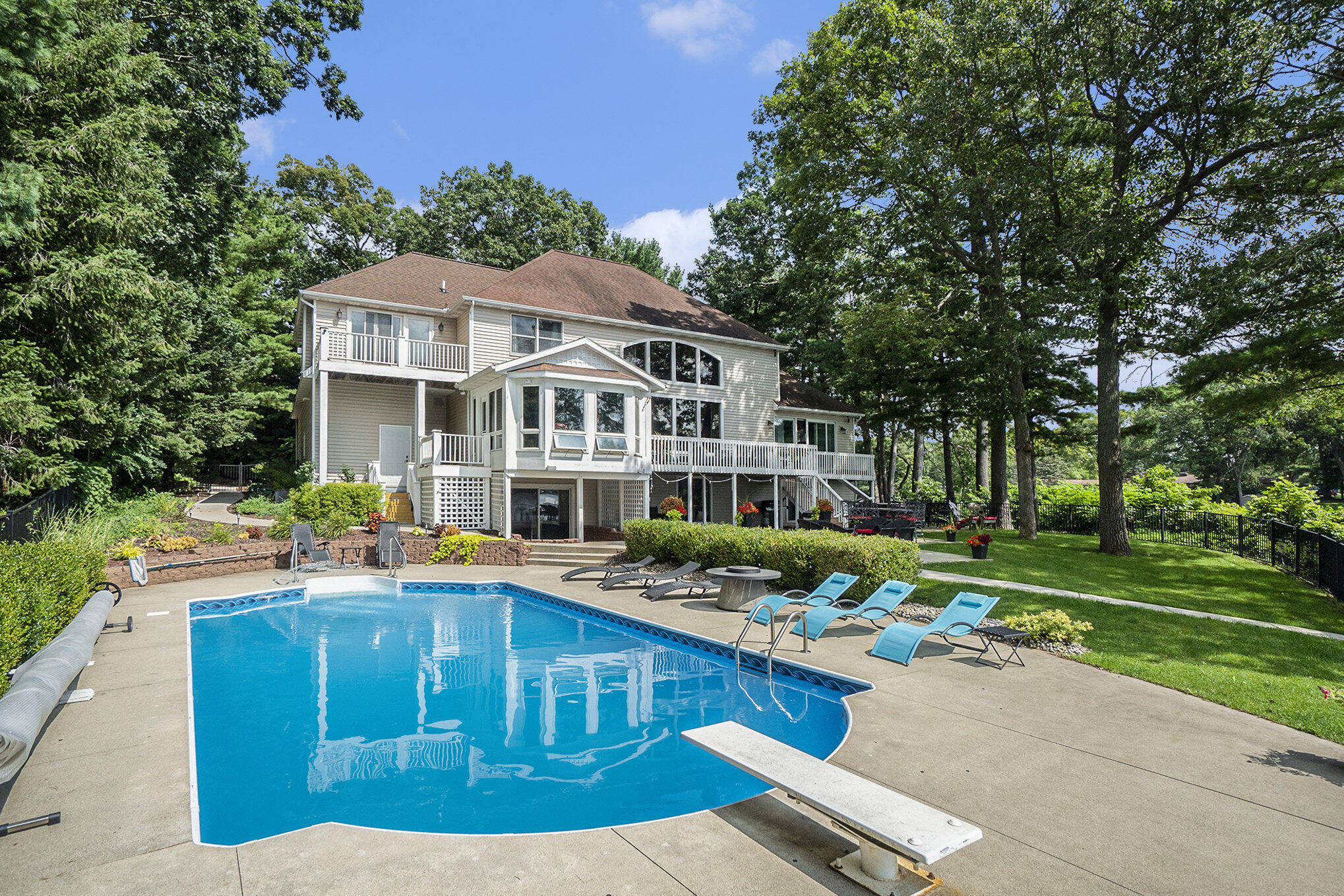 Property Photo: 15518 Oak Ridge Drive MI 49456