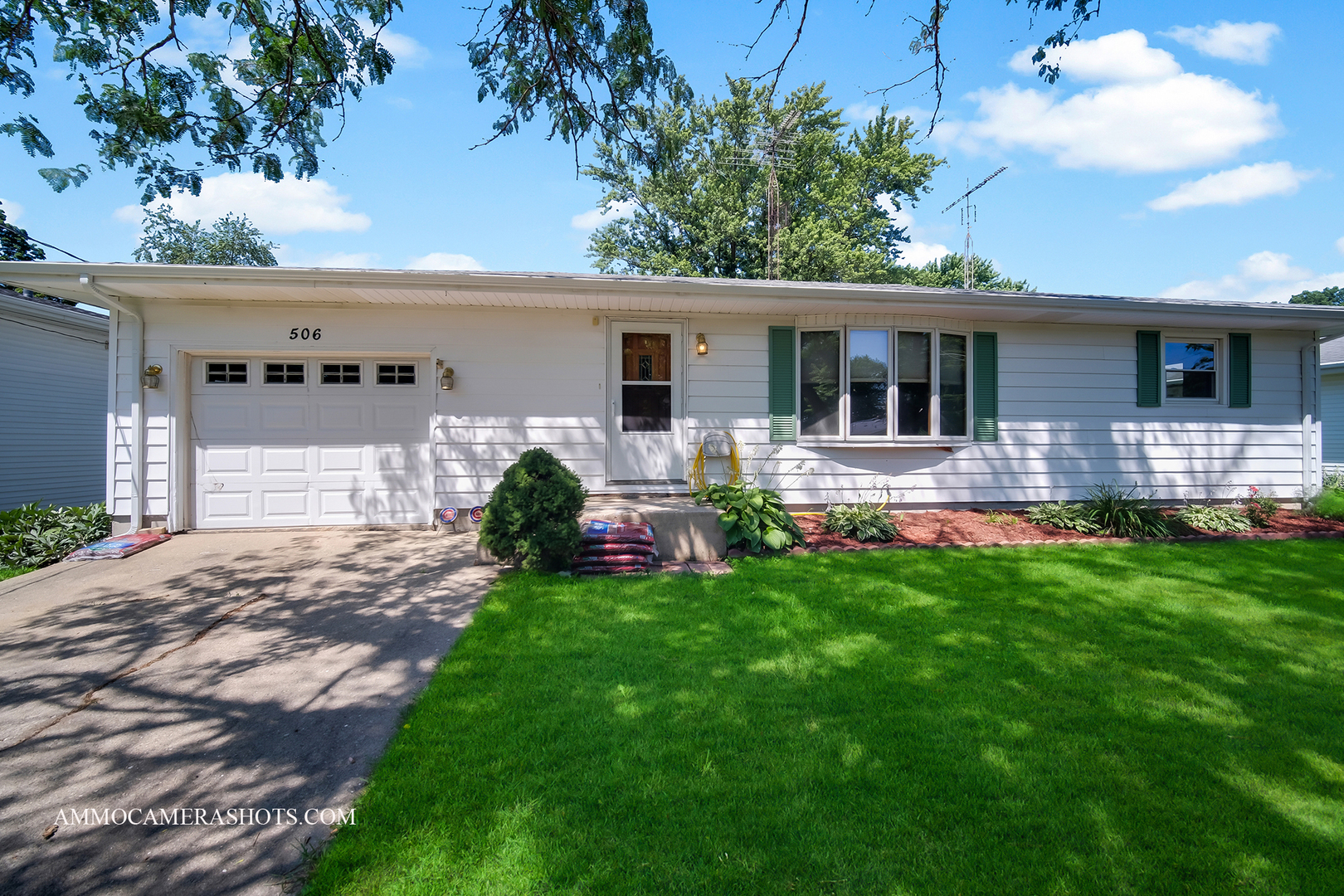Property Photo:  506 S 5th Street  IL 60150 