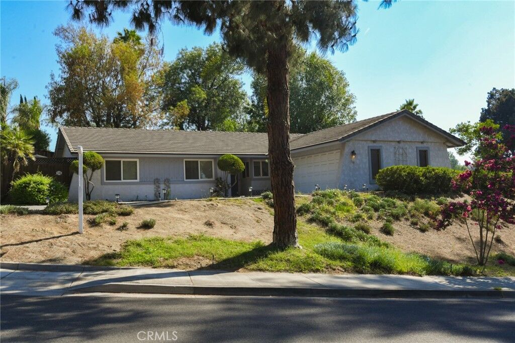Property Photo:  730 Via Concepcion  CA 92506 
