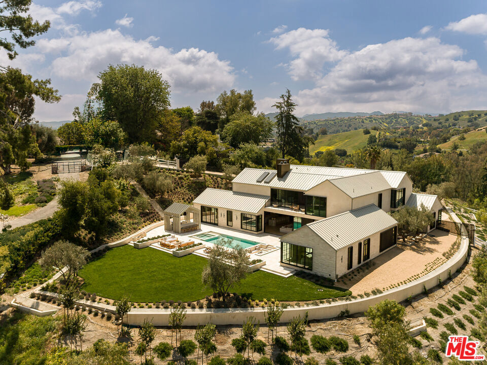 Property Photo:  24172 Lupin Hill Road  CA 91302 