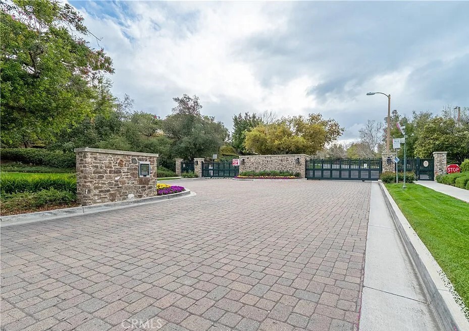 Property Photo:  26812 Peppertree Drive  CA 91381 
