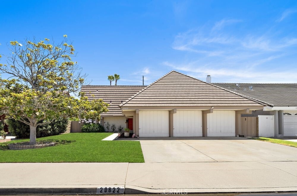 Property Photo:  20822 Skimmer Lane  CA 92646 