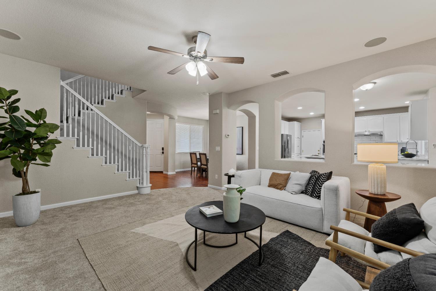 Property Photo: 2124 Lucetta Way CA 95661