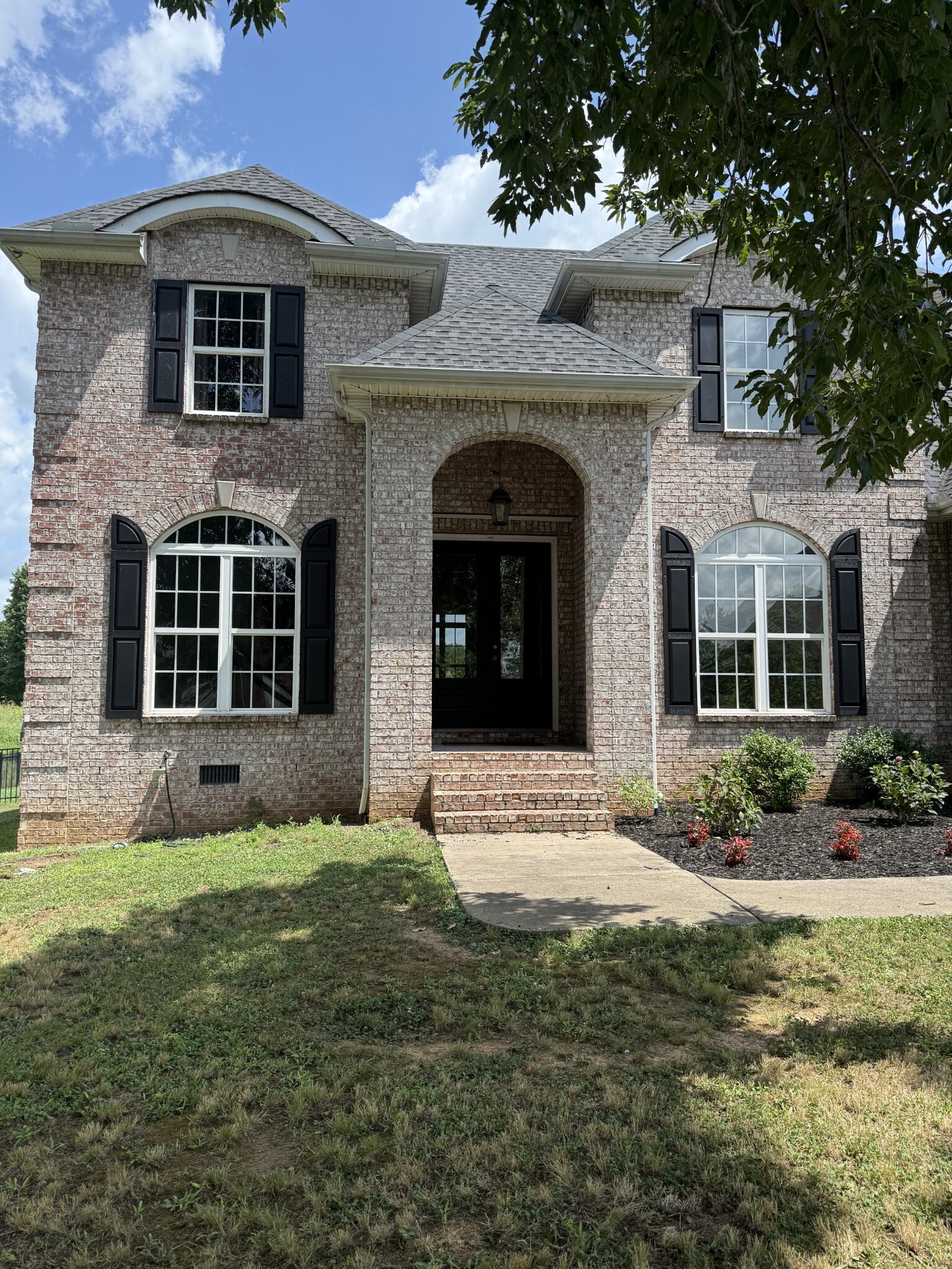 Property Photo:  105 N Point Cir N  TN 37160 