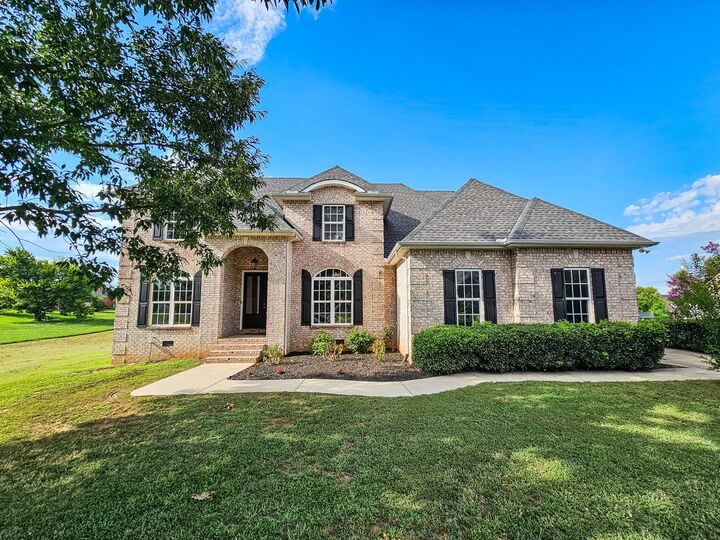 Property Photo: 105 N Point Cir N TN 37160