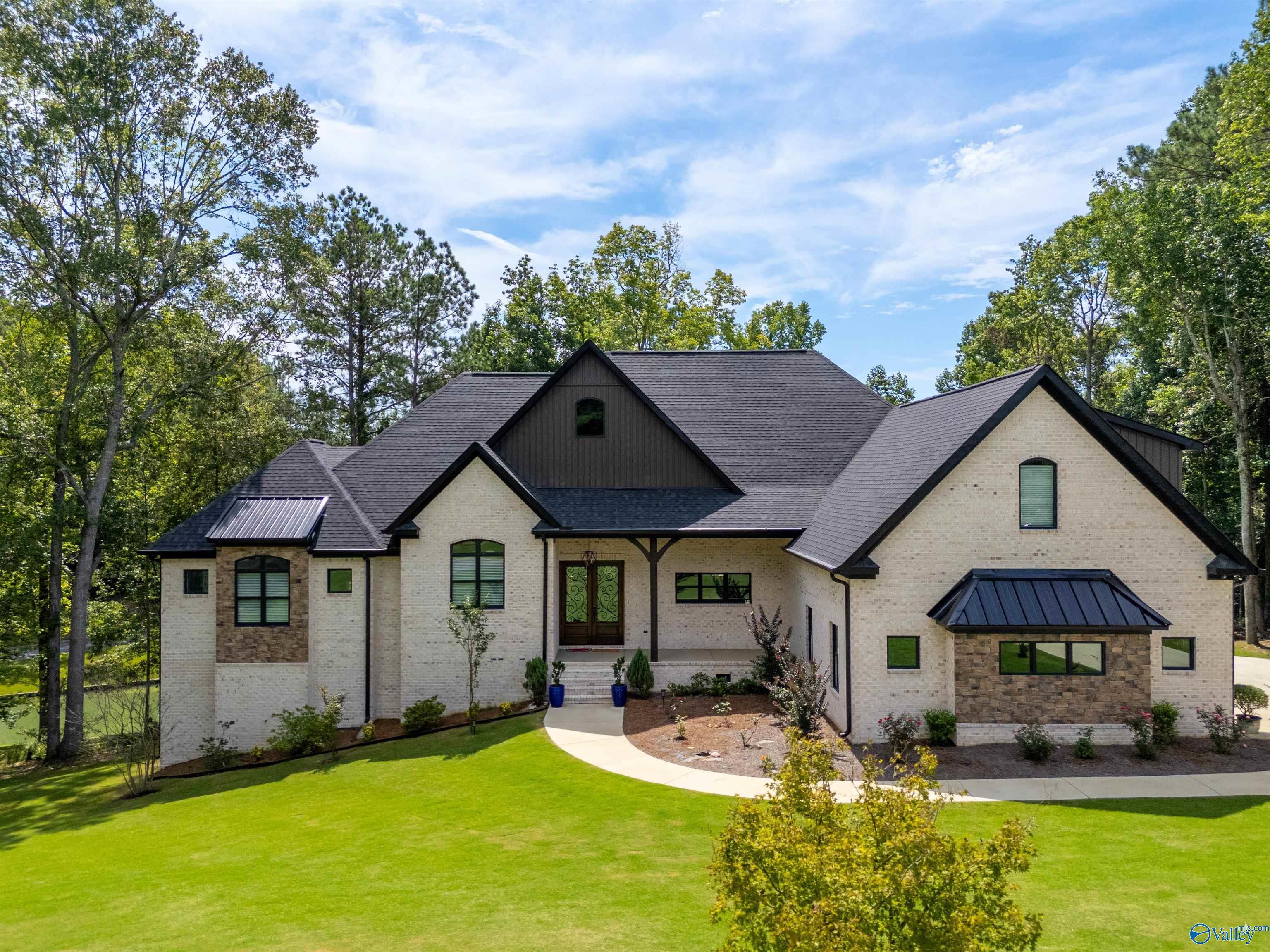 Property Photo: 435 River Ridge Road AL 35901