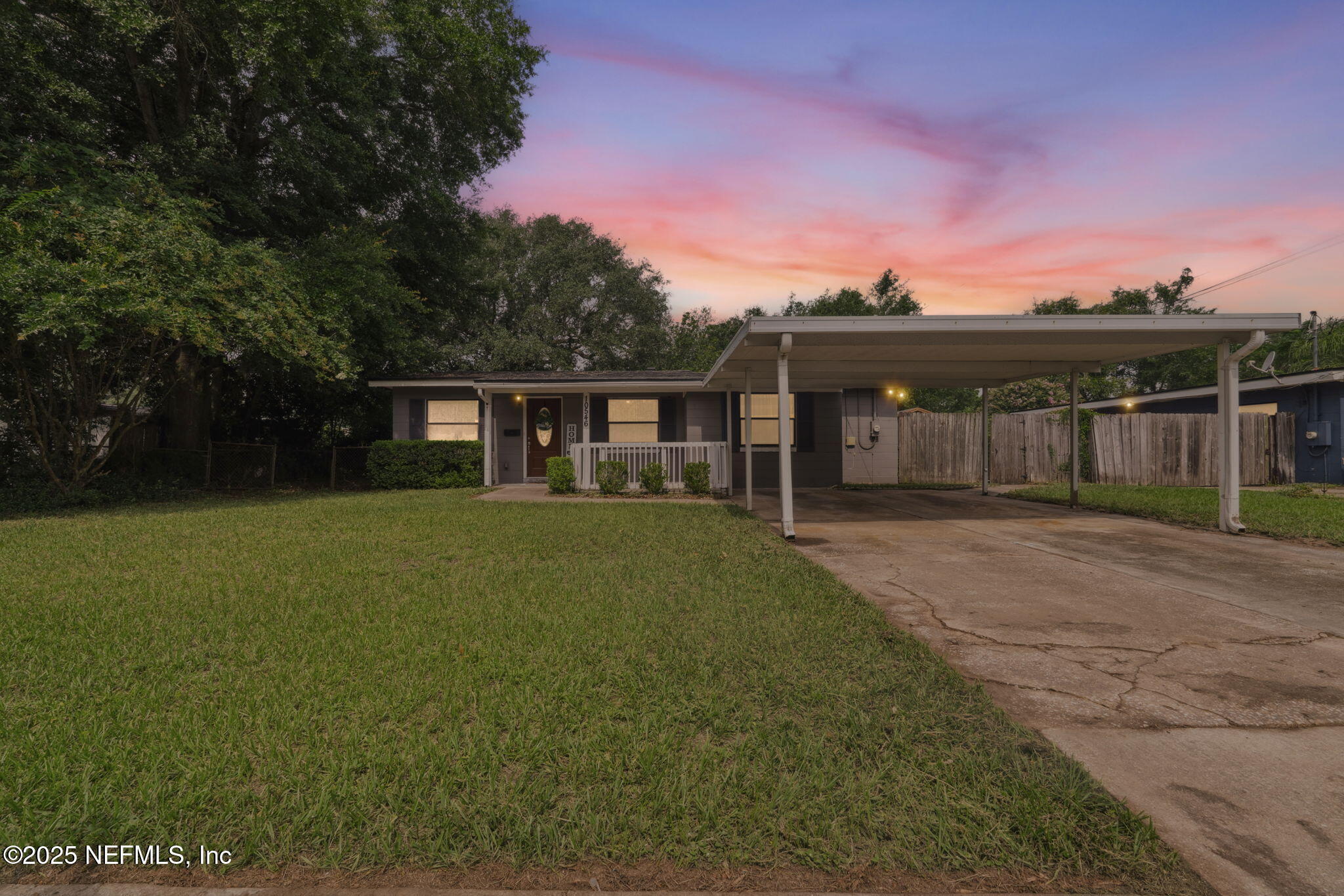 Property Photo: 10546 Villanova Road FL 32218