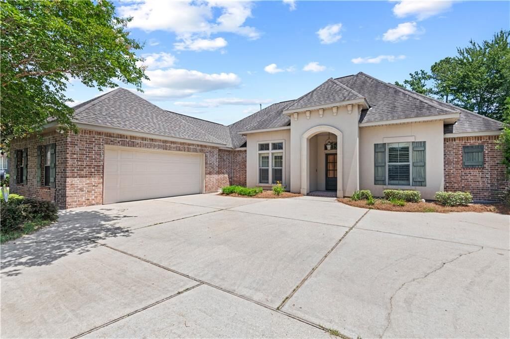 Property Photo: 1521 Rue De Fontaine LA 70433