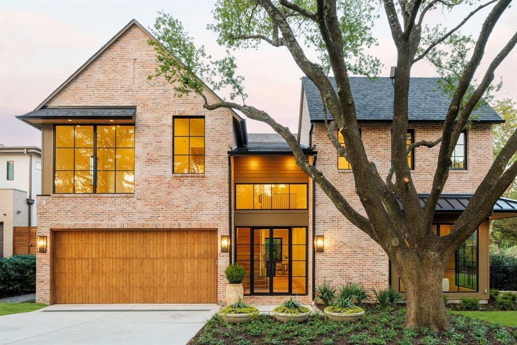 Property Photo: 3944 Dalgreen Circle TX 75214