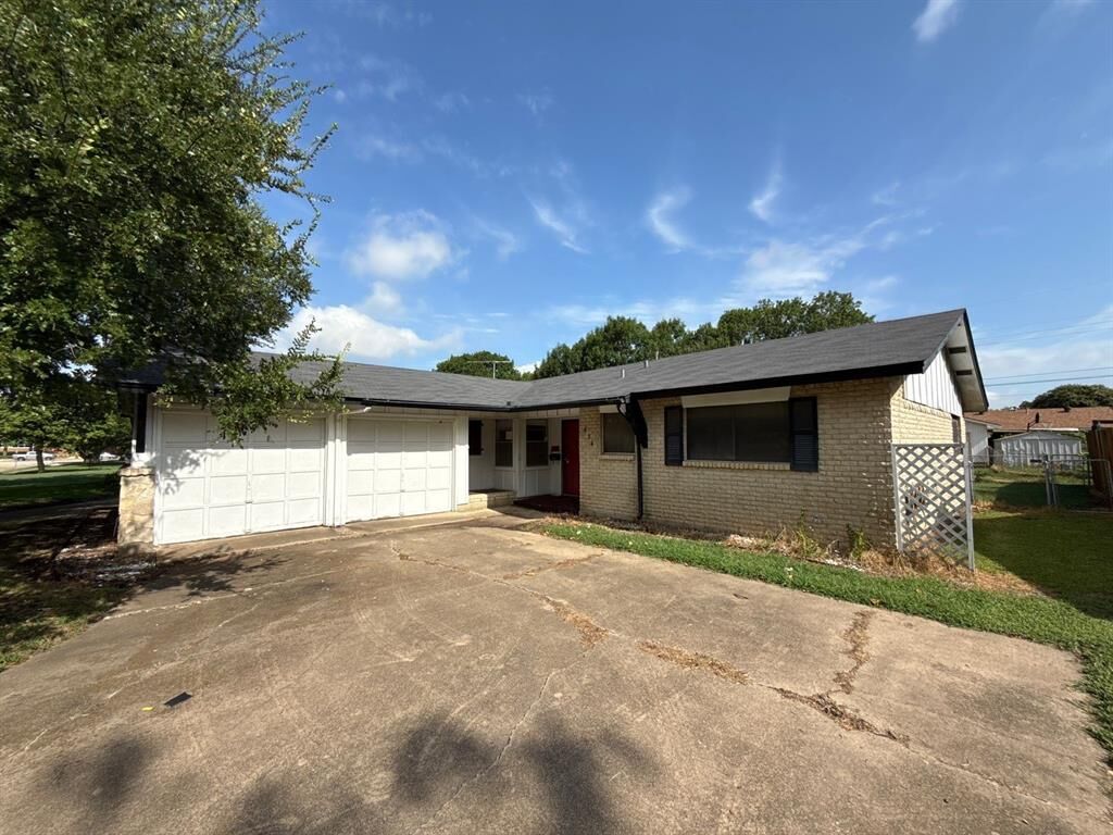 Property Photo:  434 Beverly Drive  TX 75080