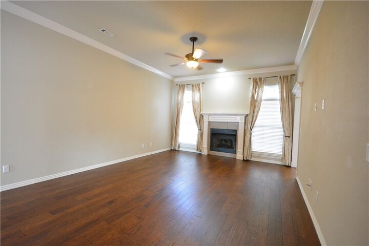 Property Photo: 2303 N Cornwall Avenue AR 72704