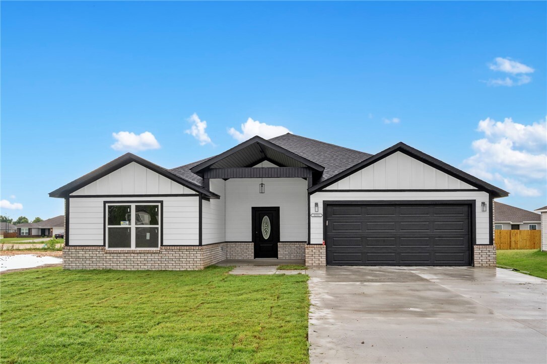 Property Photo: 3251 E Kenwood Street AR 72761