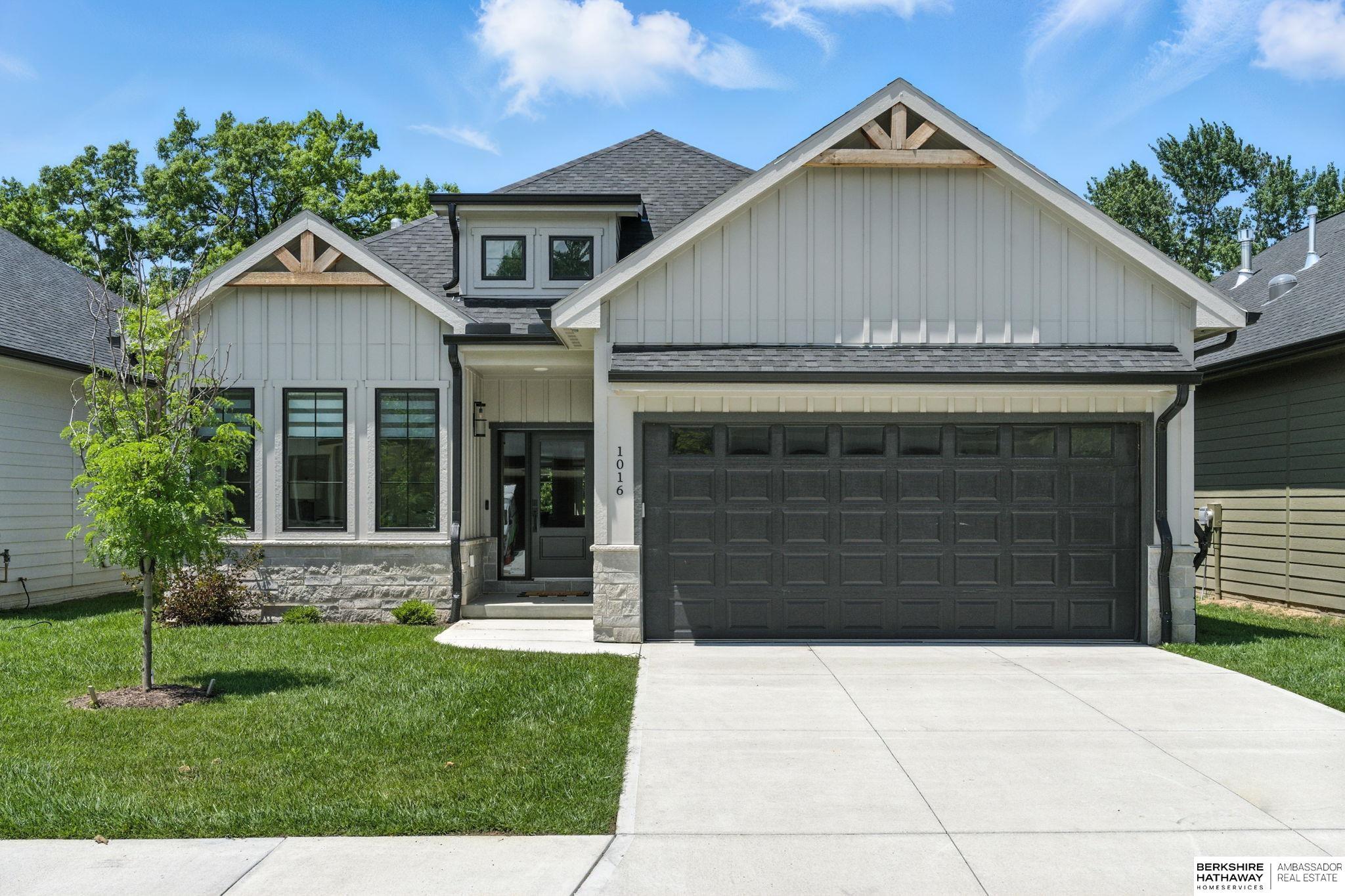 Property Photo: 1016 S 90th Court NE 68114