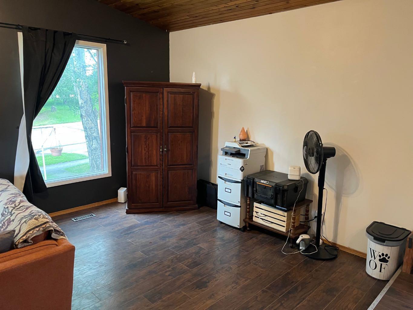 Property Photo:  4833 47 Street  AB T4T 1A6 