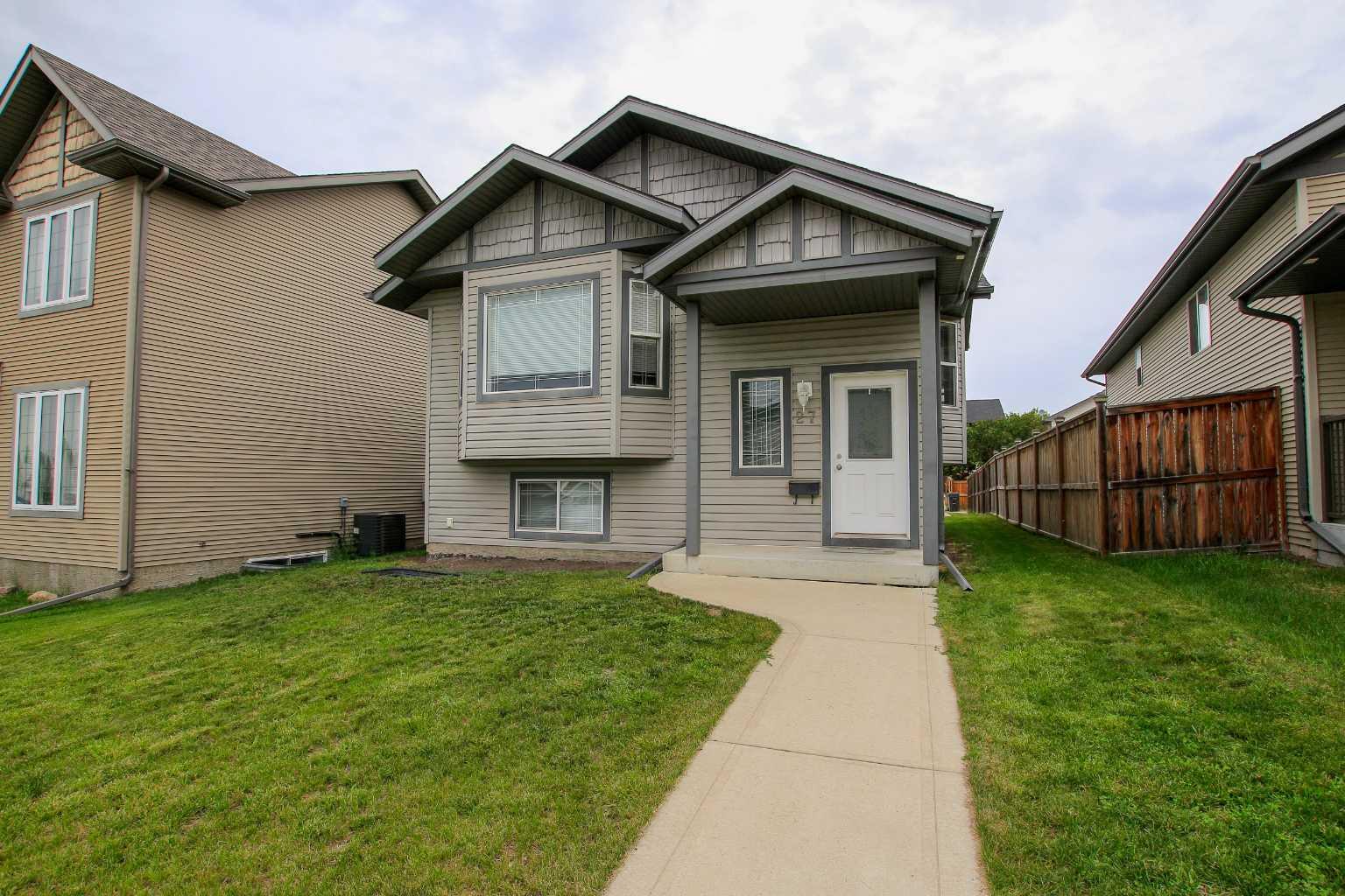27 Inkster Close  Red Deer AB T4R 0A7 photo